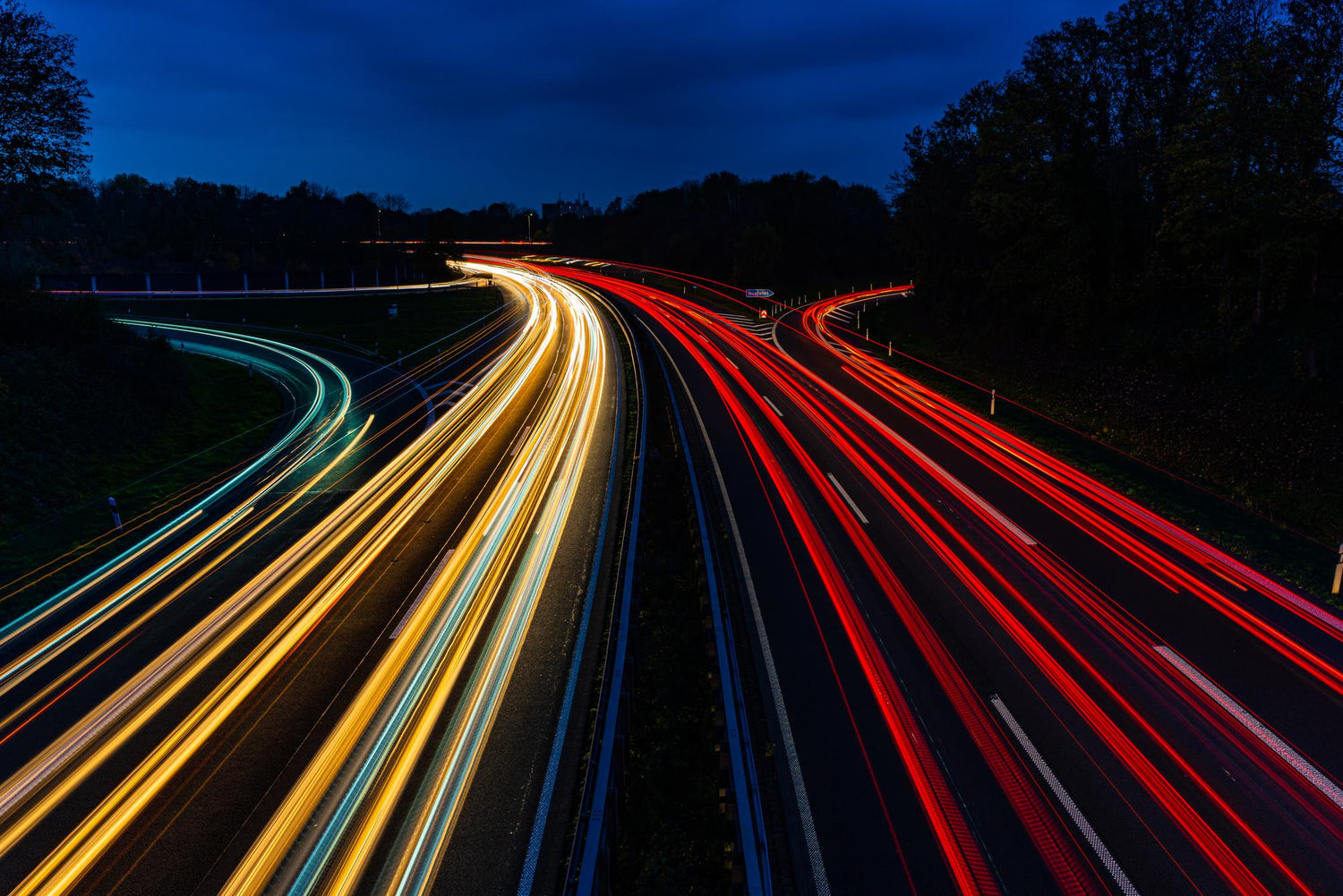 https://www.roadangelgroup.com/cdn/shop/articles/traffic-with-long-exposure-light-trails-cars.jpg?v=1687775745&width=1500